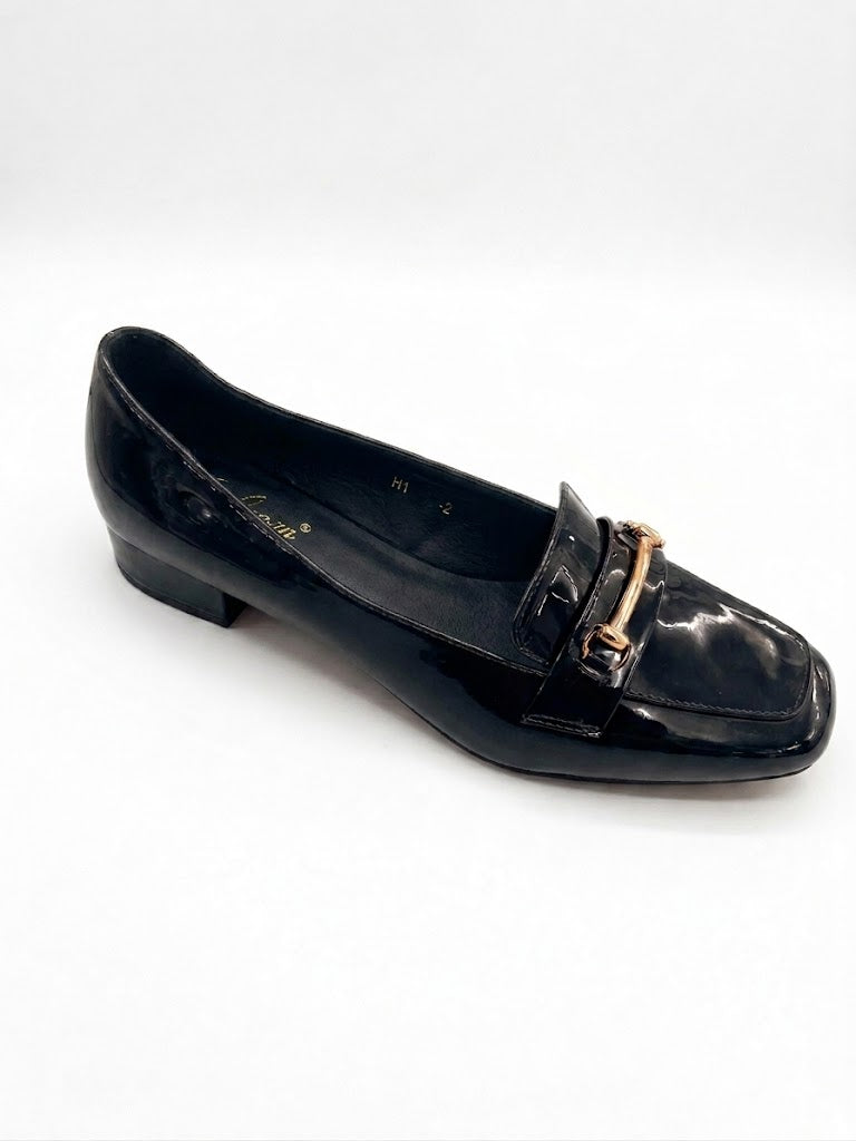 Loafer vernis talon bas barre dorée & bout carré