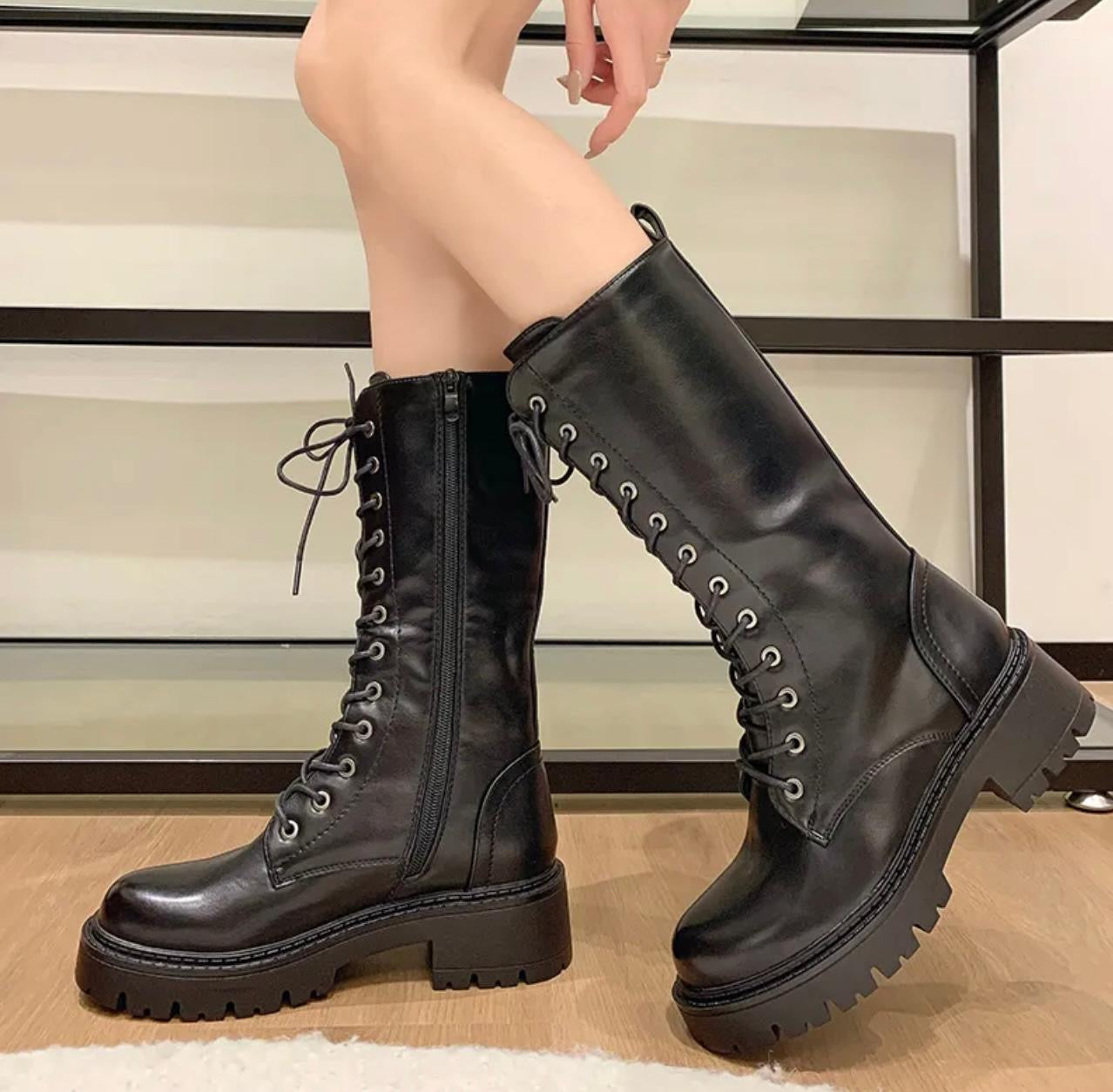 Bottes montantes à lacets et semelle crantée