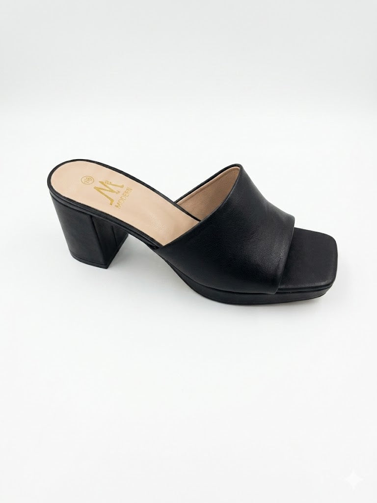Mules à talon carré noires large bride et bout ouvert