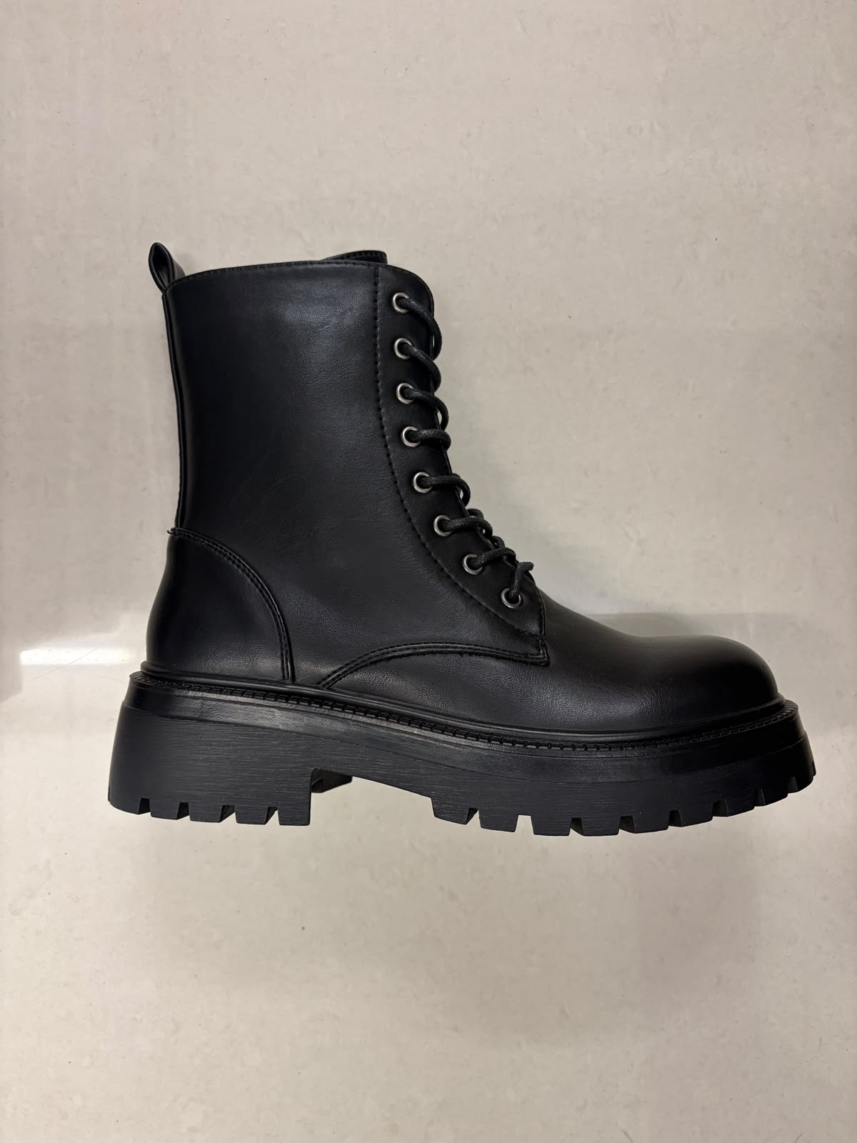 Bottines à lacets et semelle plateforme crantée