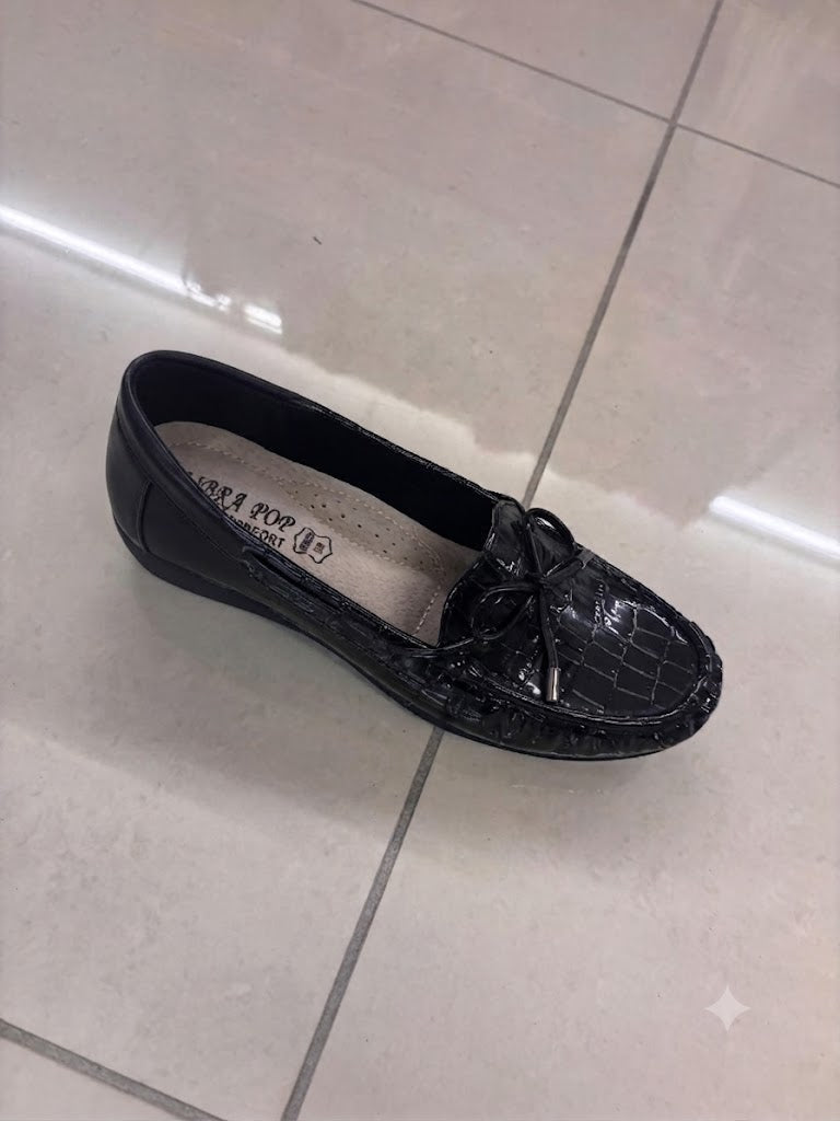Mocassin compensé façon croco, lacet noué