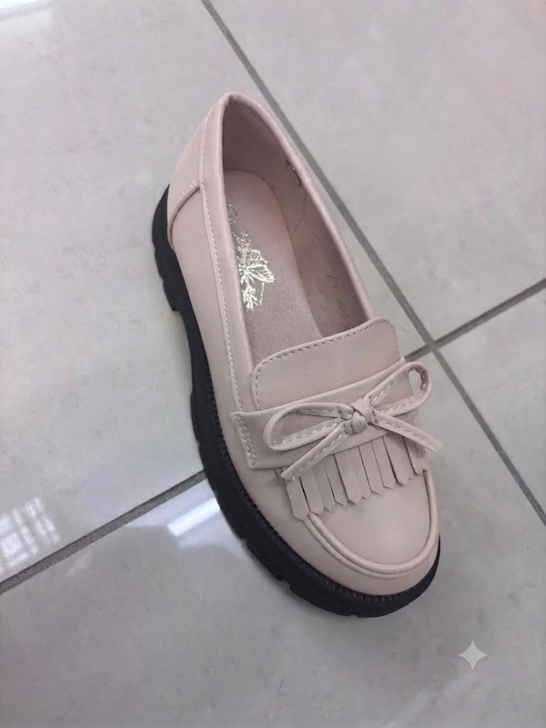 Mocassin plat beige, nœud et franges