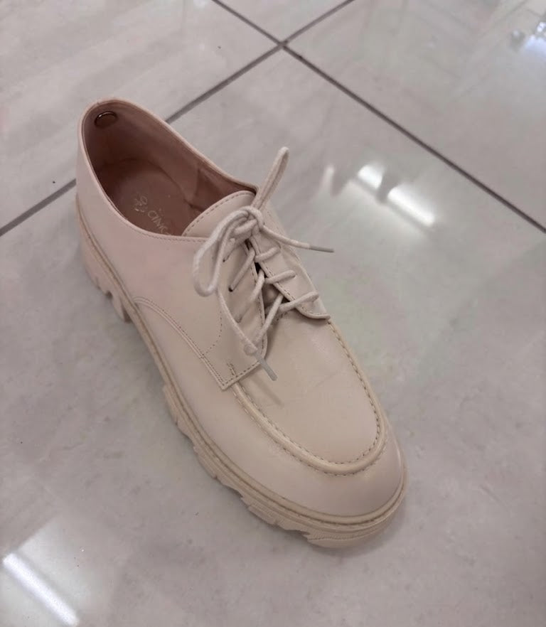 Derby beige à lacets, semelle plateforme crantée