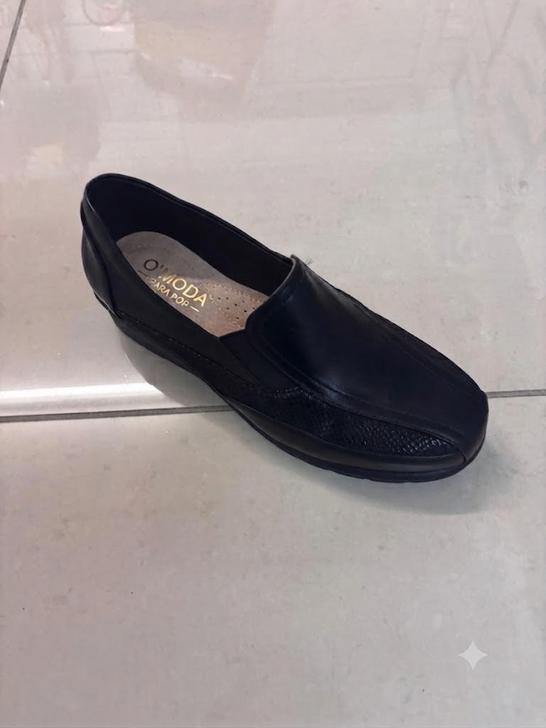 Mocassin plat noir, empiècement effet lézard