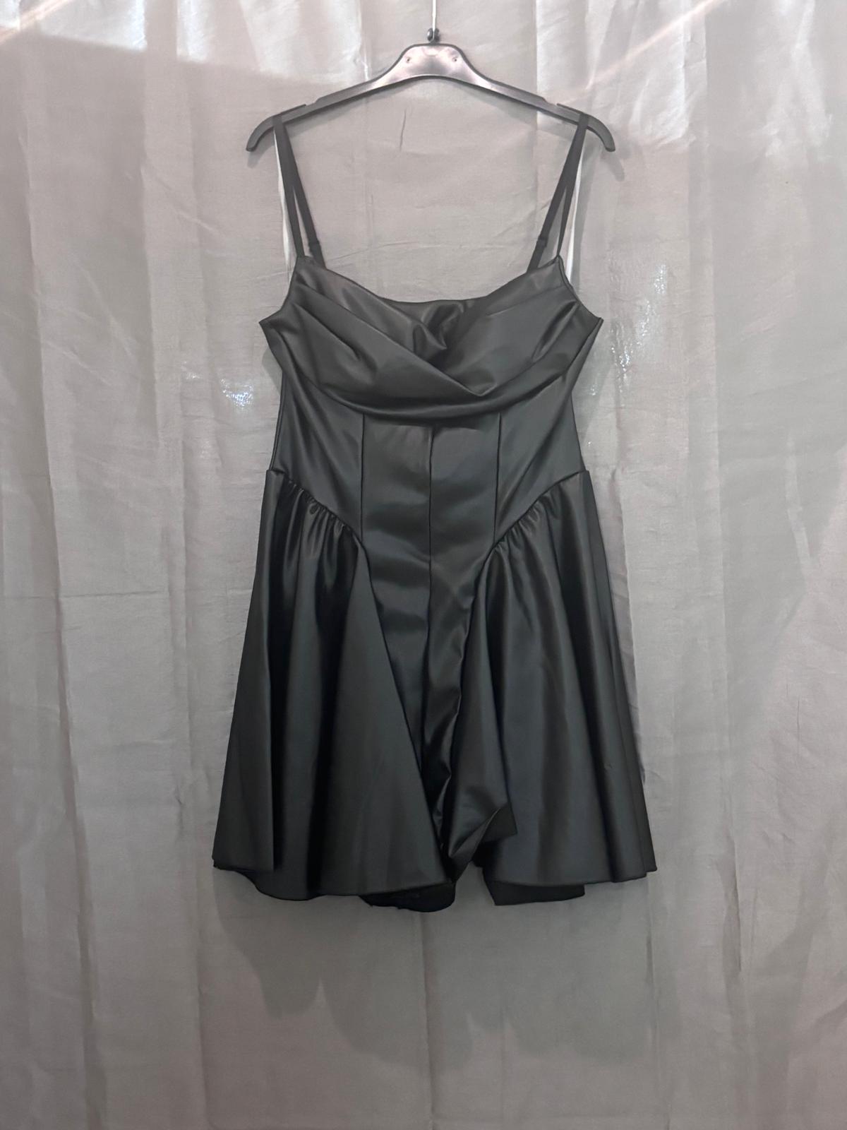 Robe bustier plissé à jupe évasée