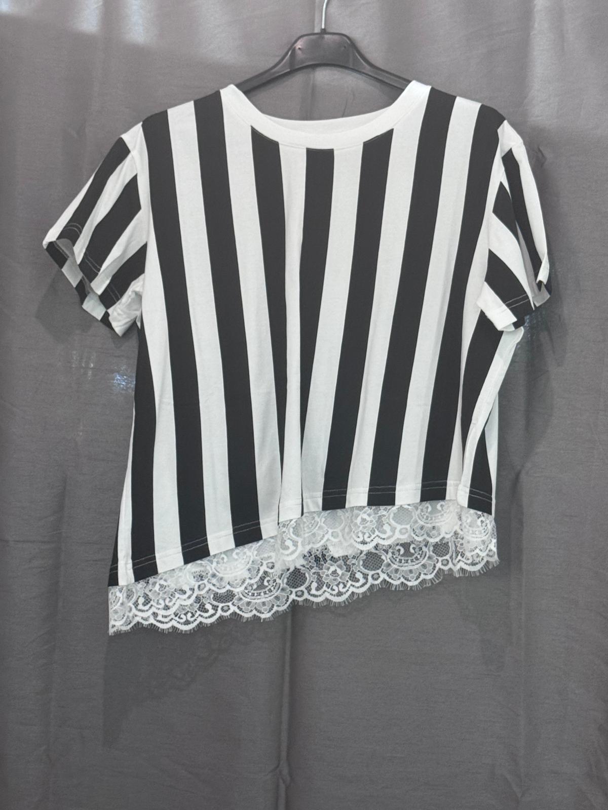 T-shirt à rayures, ourlet en dentelle