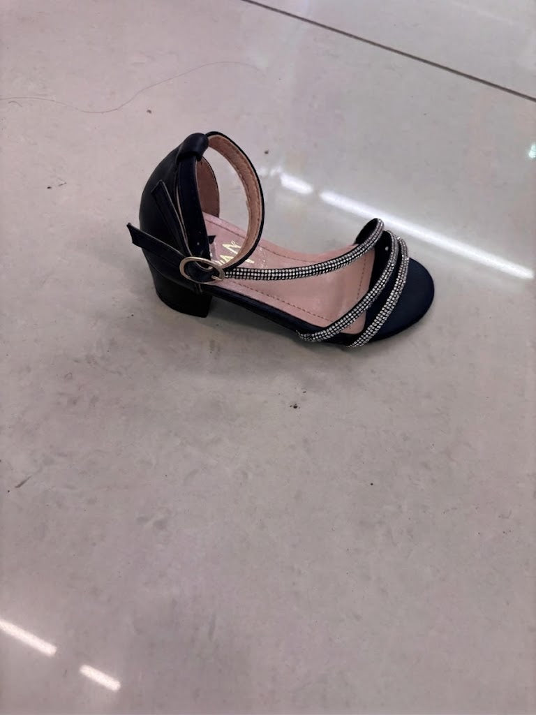 Escarpin petit talon, brides fines strassées