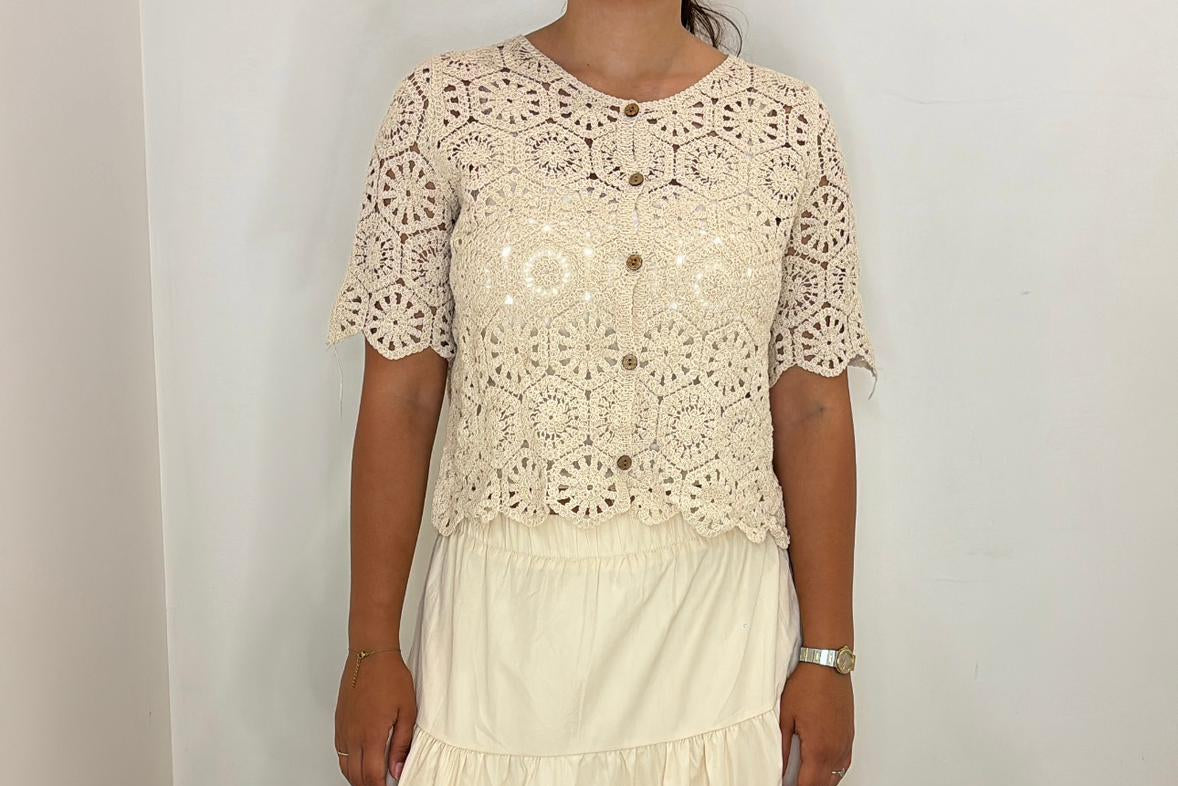 Top crochet à manches courtes