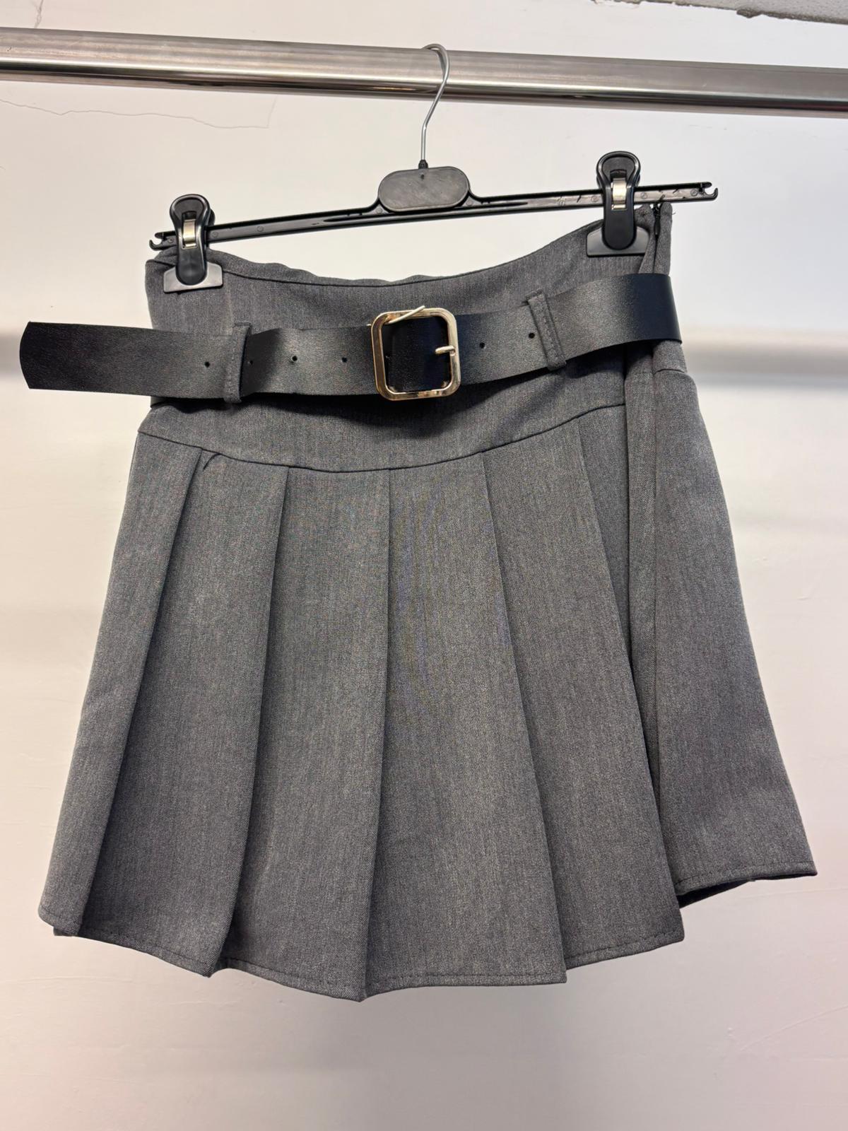 Jupe plissée avec ceinture avec short intégré