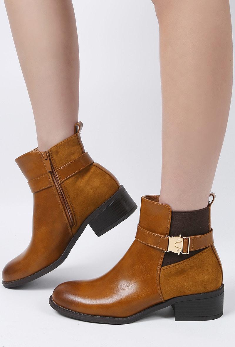 Bottines à boucle dorée et talon bas
