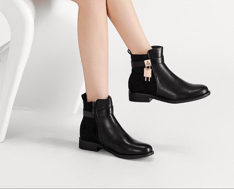 Bottines avec détail cadenas doré