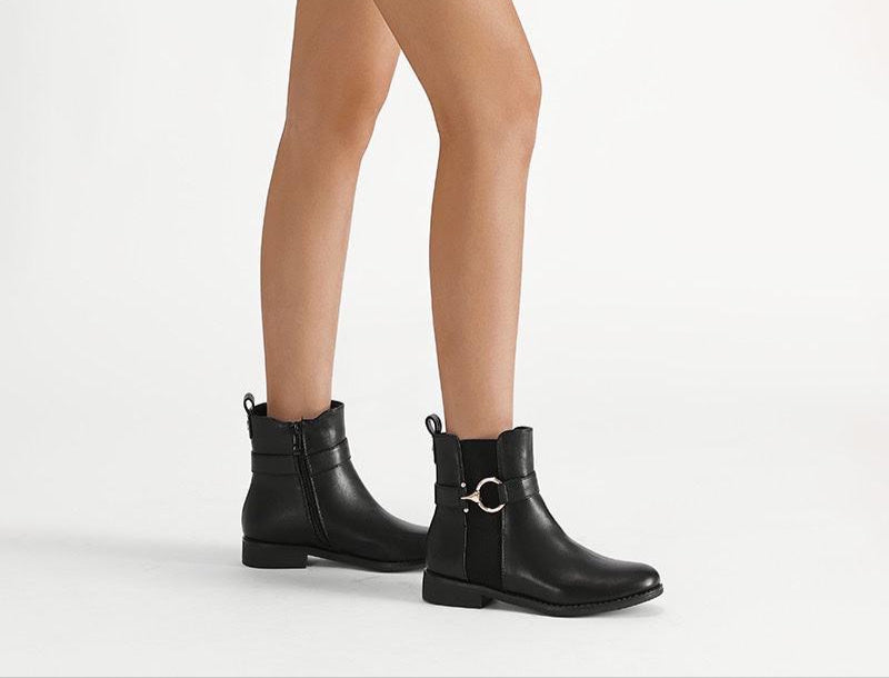 Bottines avec détail boucle dorée