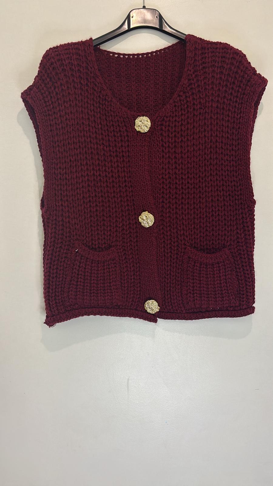 Cardigan sans manches en maille avec boutons dorés