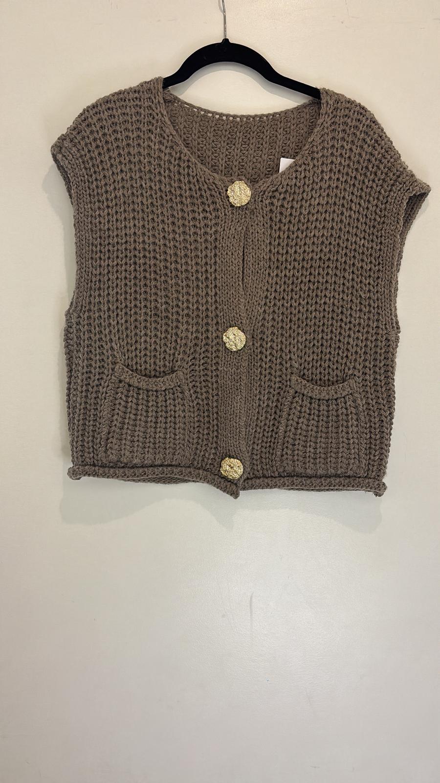 Cardigan sans manches en maille avec boutons dorés
