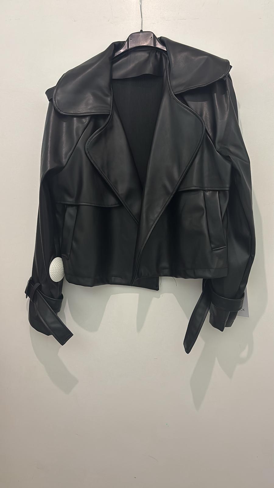 Veste en simili cuir avec ceinture