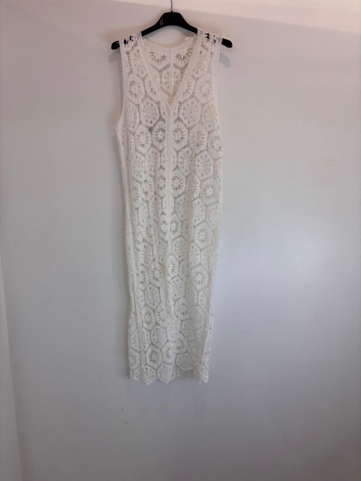 Robe longue en crochet blanc sans manches