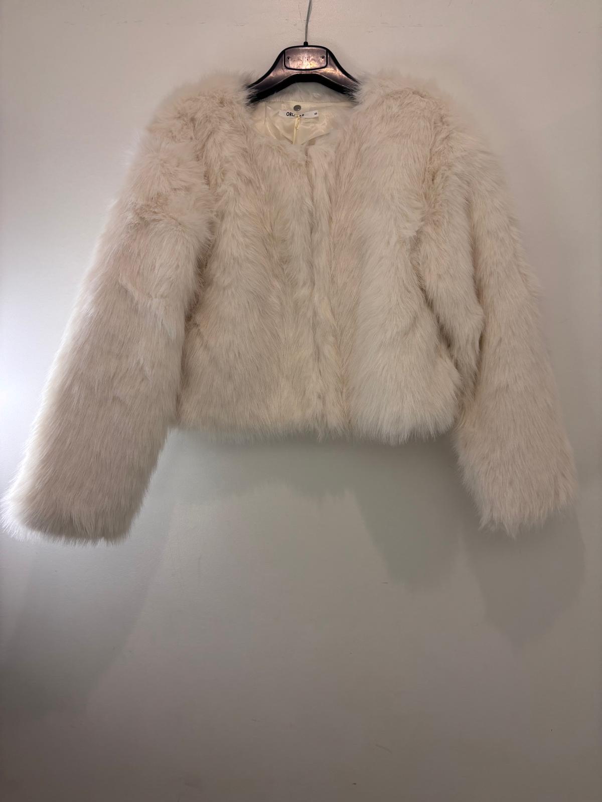 Veste courte en fausse fourrure