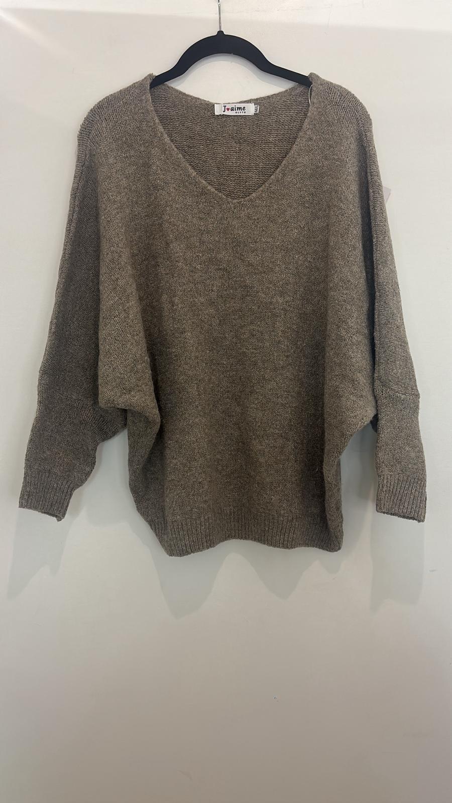 Pull asymétrique épaules dénudées