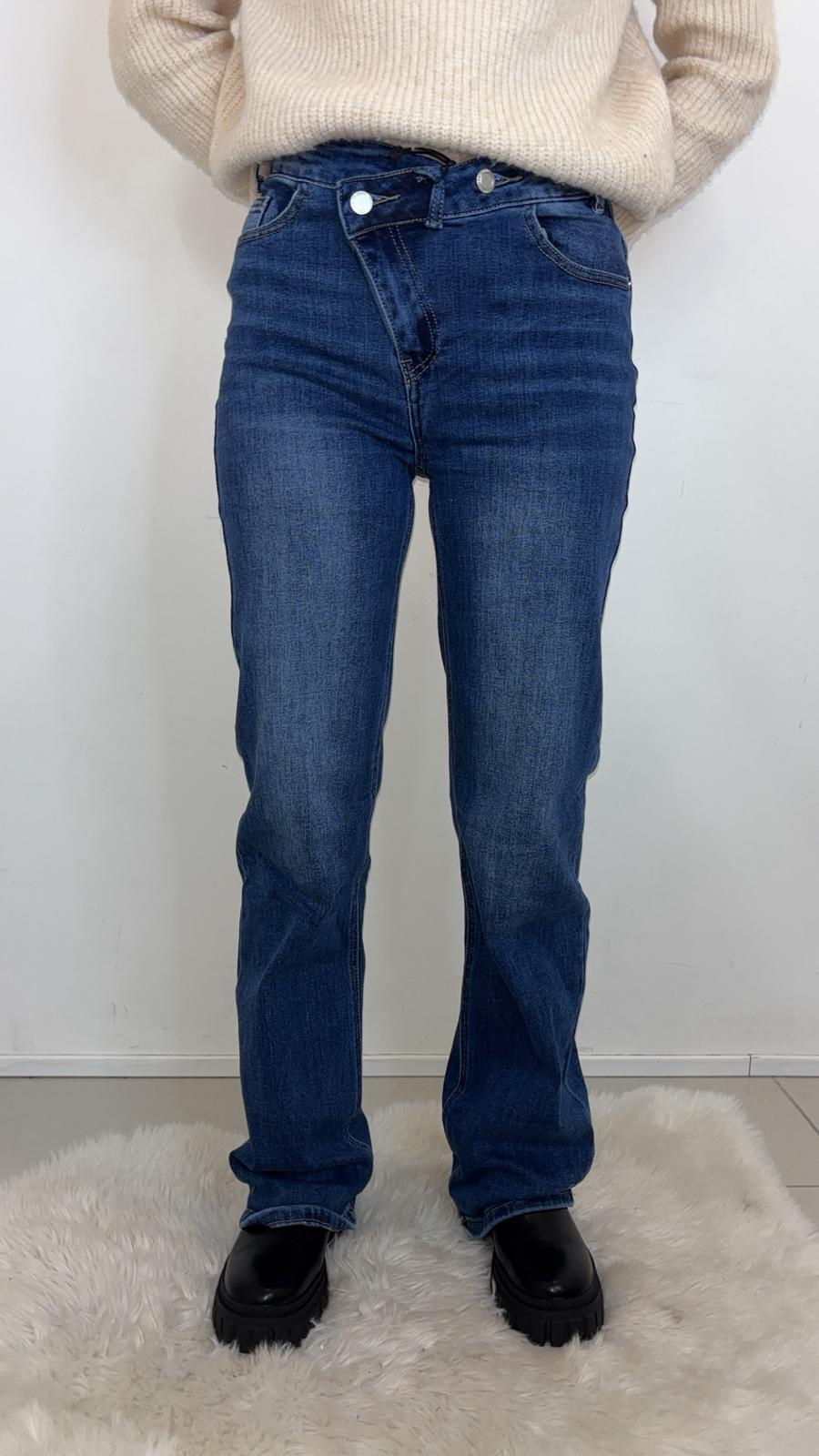 Jean bleu moyen coupe droite
