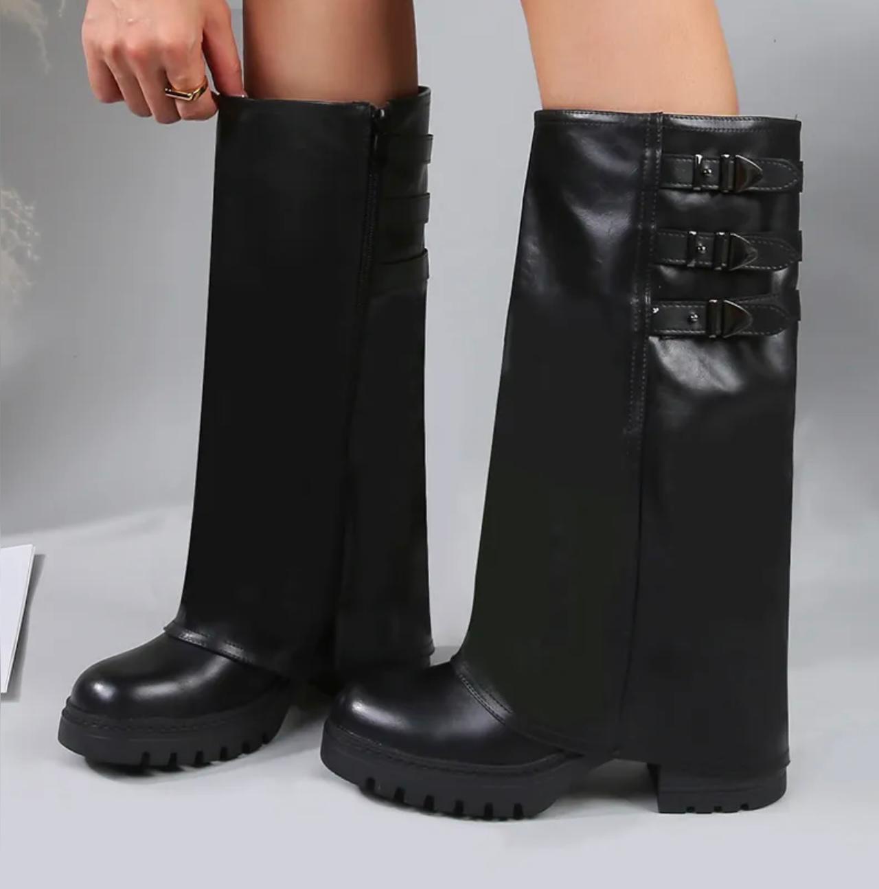 Bottes overboot modèle haute à boucles