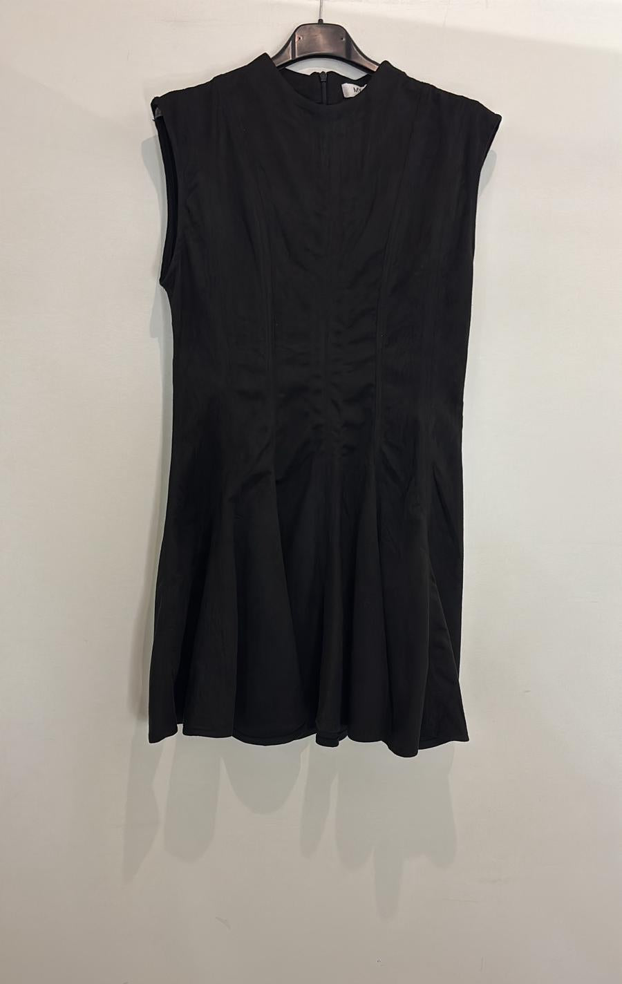 Robe patineuse coupe évasée structurée