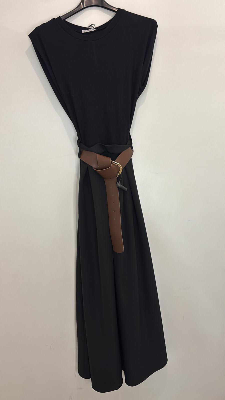 Robe longue plissée avec ceinture marron