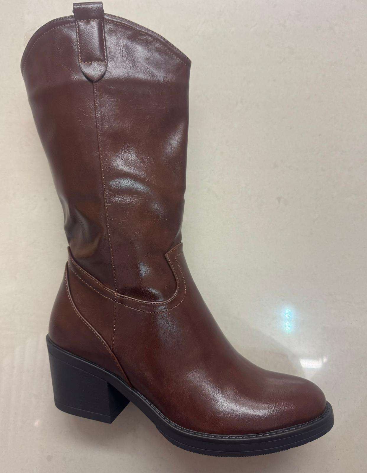 Bottes à talon block style western chic en cuir lisse