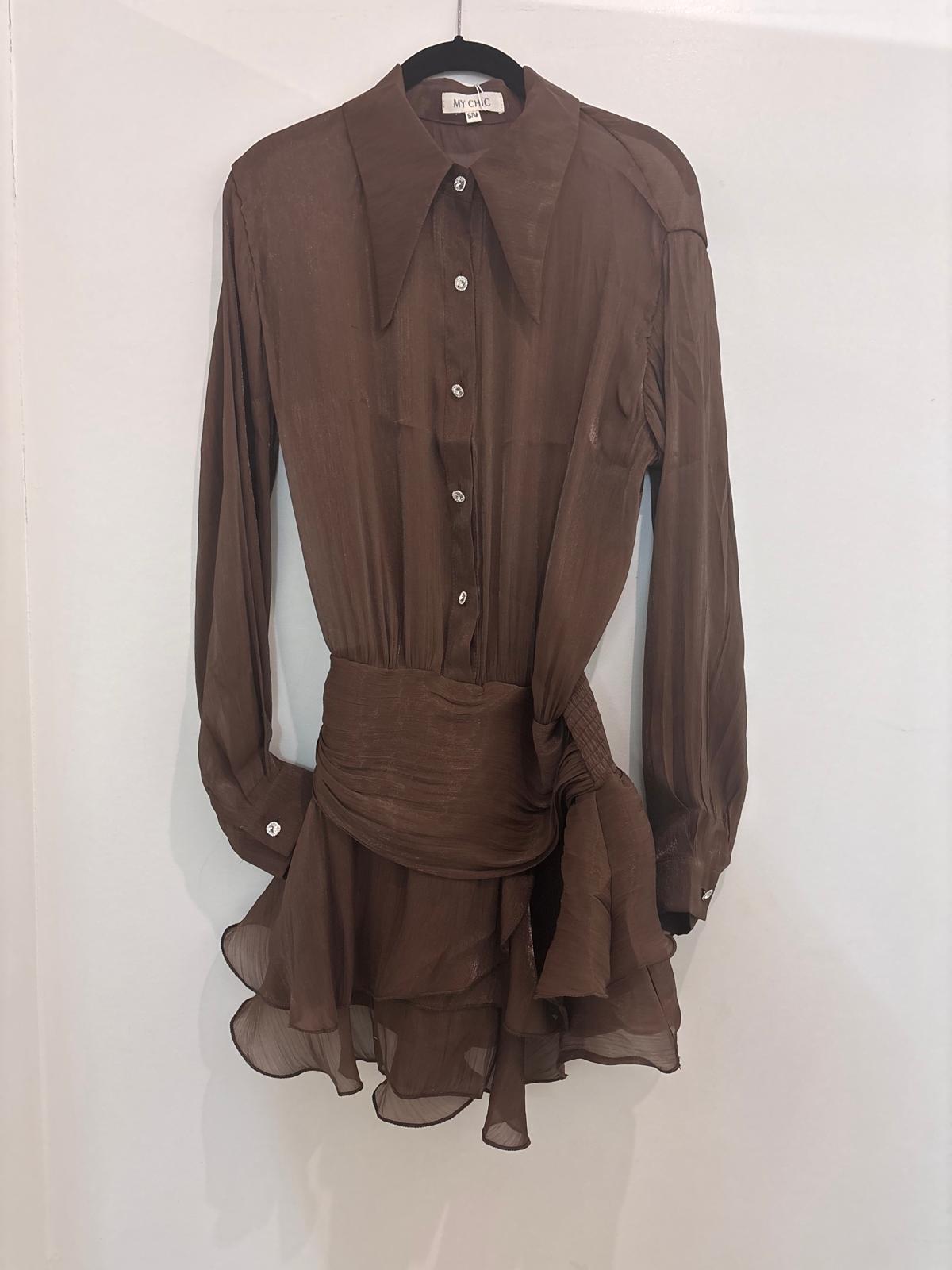 Robe satinée à volants fluide