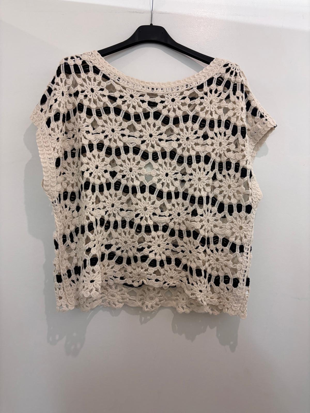 Top crochet ajouré motifs sans manches