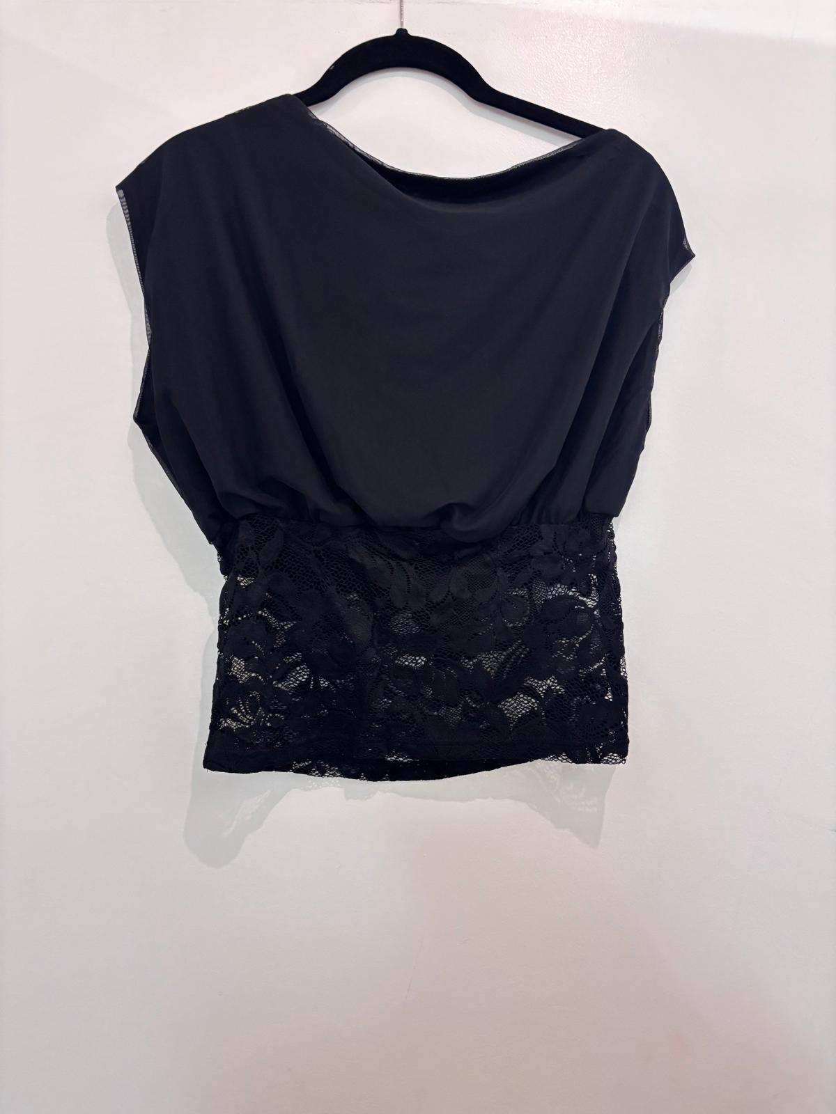 Top sans manches bimatière col bénitier drapé et bas en dentelle florale