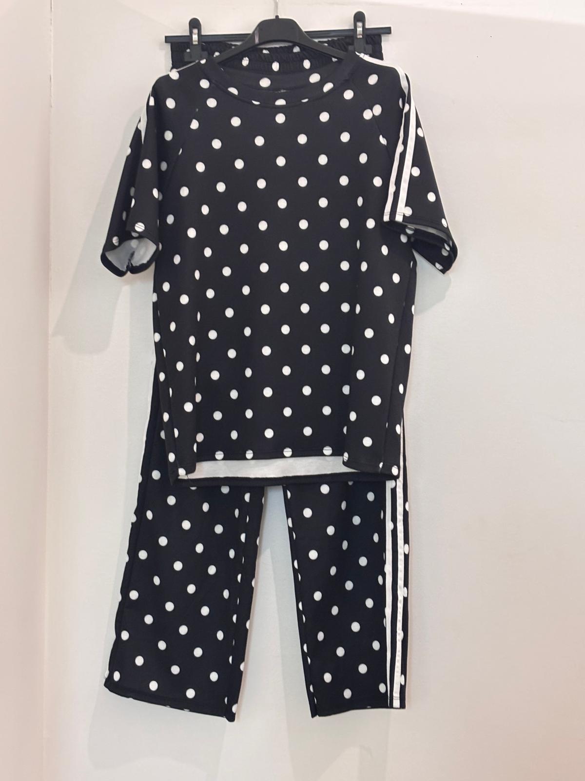 Ensemble t-shirt et pantalon à pois avec bandes contrastées sur les côtés
