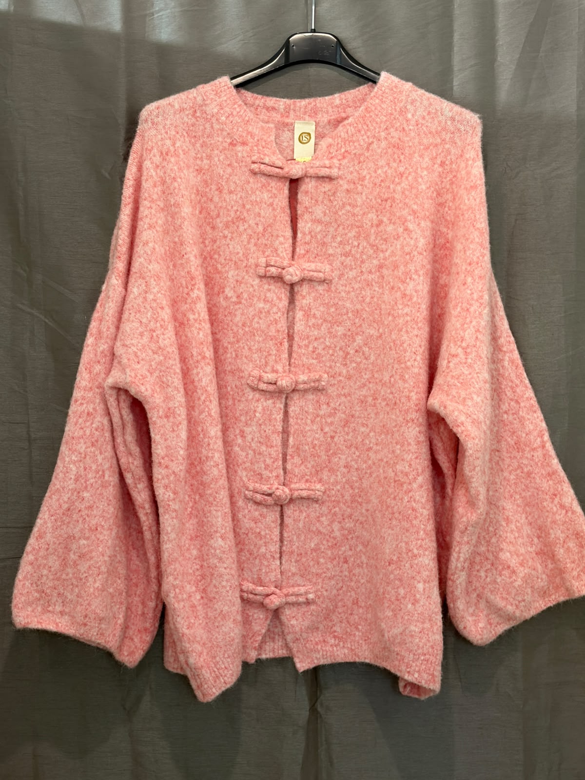 Pull style asiatique vintage et boutons traditionnels