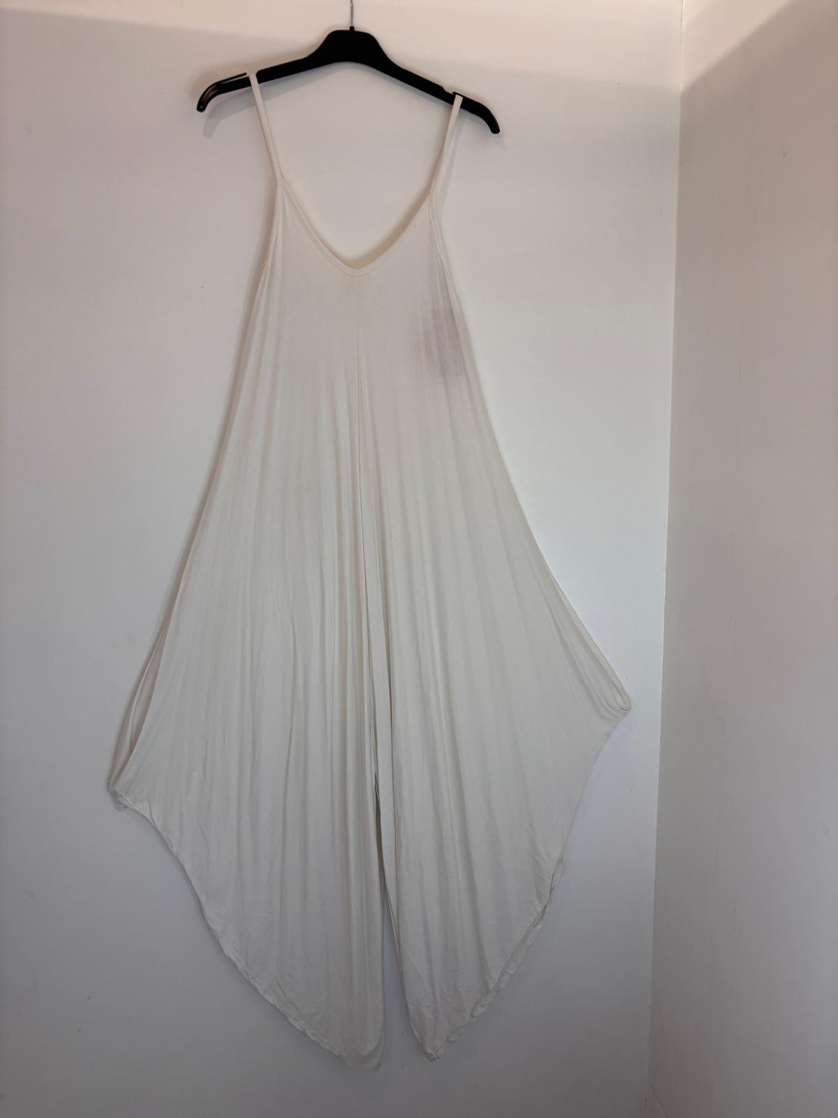 Combinaison ample asymétrique à bretelles fines