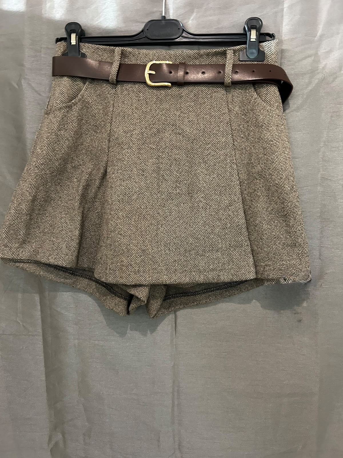 Jupe-short en tweed à chevrons vintage avec ceinture