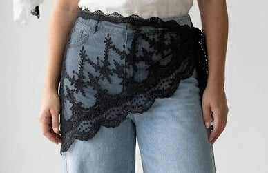 Foulard en dentelle florale brodée à bord festonné à nouer en ceinture