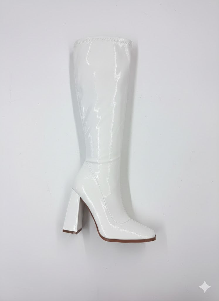 Bottes blanche vernie à talon carré style rétro chic