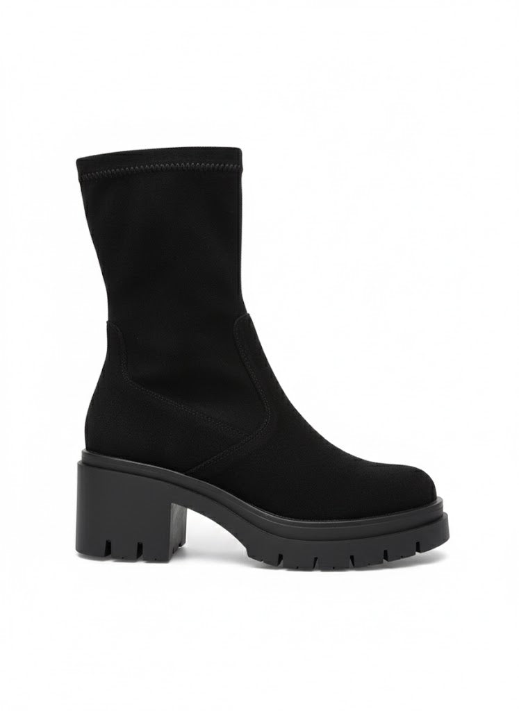 Bottines en suédine à semelle crantée épaisse