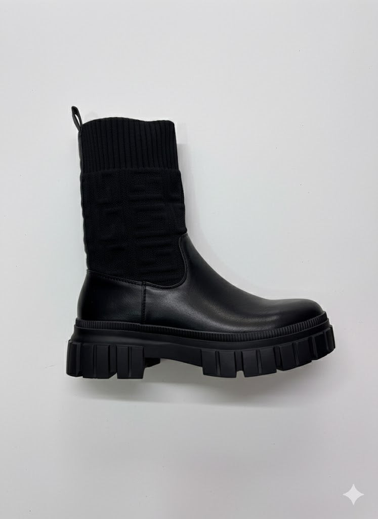 Bottines noir à tige textile et semelle épaisse crantée