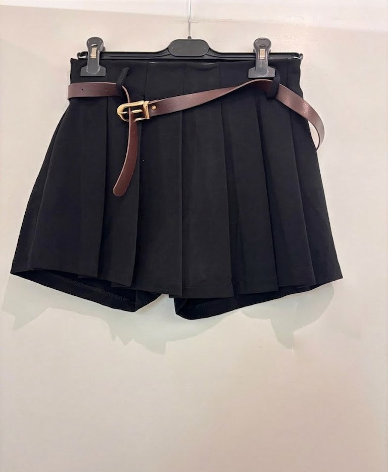 Short-jupe plissée avec ceinture