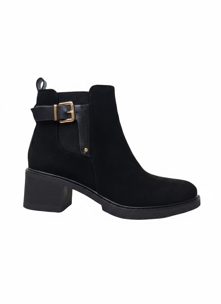 Bottines noire à talon avec boucle dorée