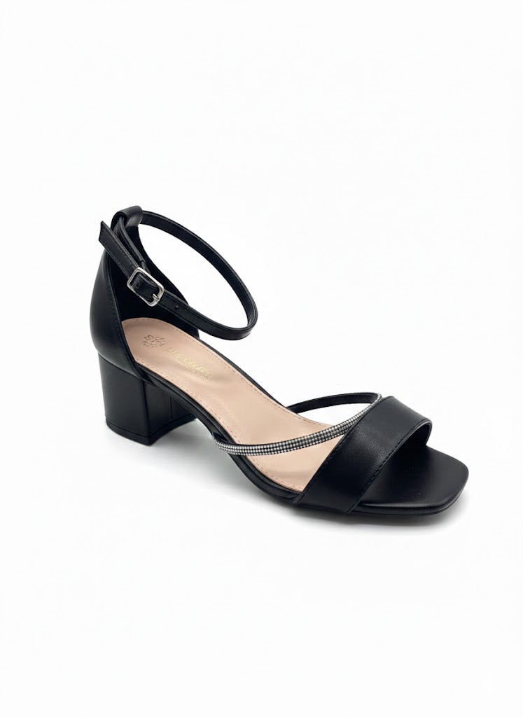 Sandales noire à talon moyen avec bride fine brillante