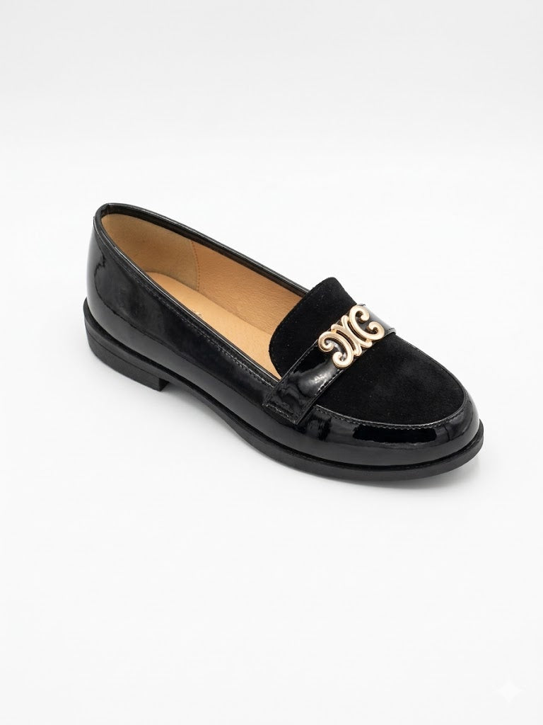 Mocassins noirs vernis avec détail doré chic