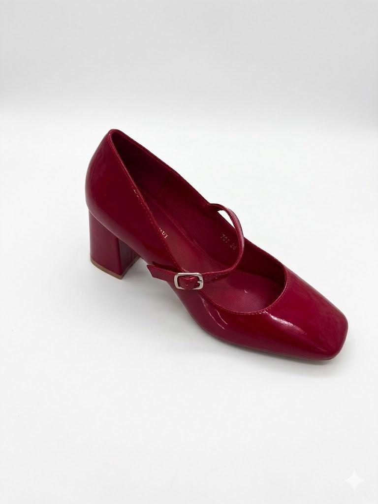 Escarpin rouge verni style Mary Jane à talon carré avec bride
