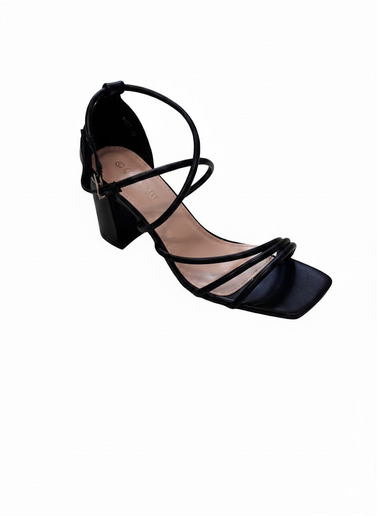 Sandales noires minimalistes à brides croisées et talon carré