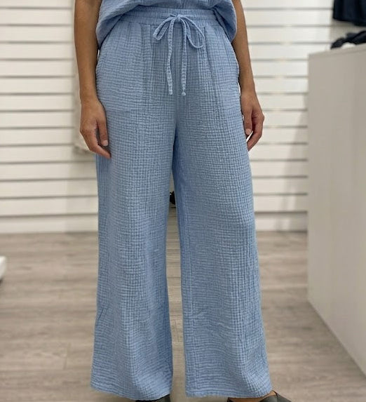 Pantalon en tissu gaze de coton texturé avec taille élastiquée et cordon