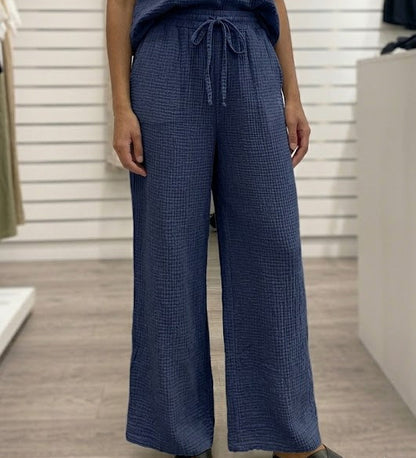 Pantalon en tissu gaze de coton texturé avec taille élastiquée et cordon