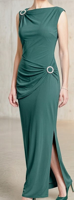 Robe longue satin drapé col bateau sans manches & broche argenté