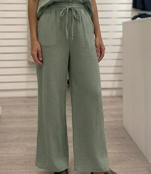 Pantalon en tissu gaze de coton texturé avec taille élastiquée et cordon