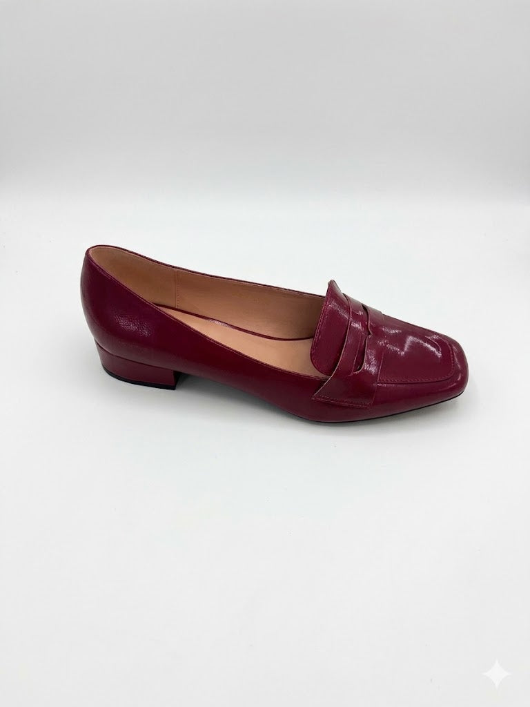 Loafer vernis talon bas bride & bout carré arrondi