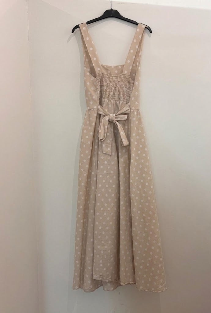 Robe longue à pois décolleté carré à larges bretelles et bas ample